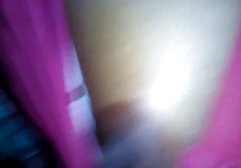 پس از پیدا کردن یک کارمند جدید برای دختر جنده استمناء درست در دفتر، رئیس او را به فرش فراخواند و، با درک غم و اندوه بانوی تنها، شروع به او را به شدت پاره کردن روی میز دفتر