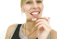 فروشنده بیکر سبیل را در عکس از سکس عینک میفروشد